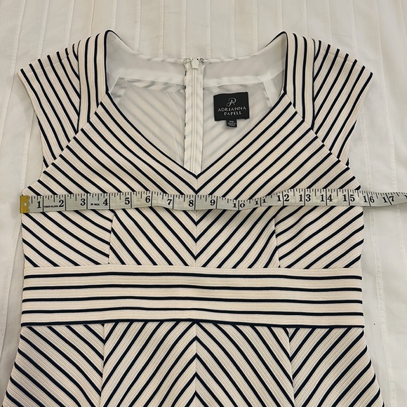 Adrianna Papell cap sleeve striped midi dress, size women’s Petite Medium - Picture 11 of 13